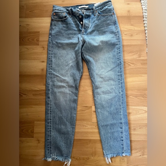 Levi’s Wedgie Cropped Jeans - Picture 1 of 3